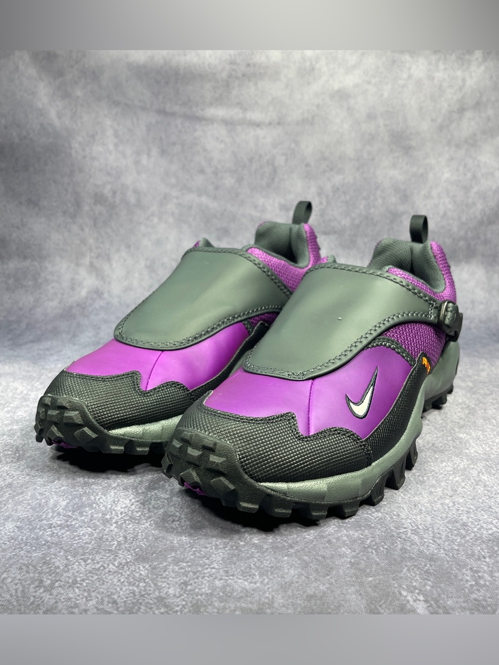 Nike ACG MENS 11 Phassad Trail Shoe Bold Berry/Black/Anthracite/Photon Dust NEW